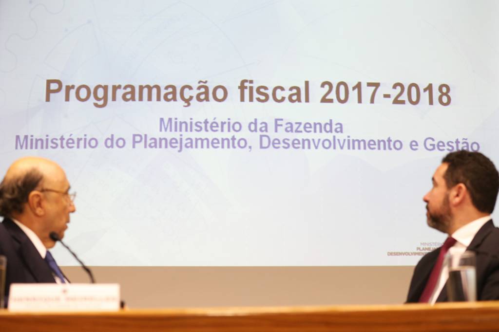 Governo adia reajuste e limita salários de servidor; veja medidas
