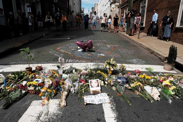 Homenagem para Heather Heyer, vítima que morreu atropelada por veículo enquanto protestava em Charlottesville, na Virgínia, nos EUA - 14/08/2017