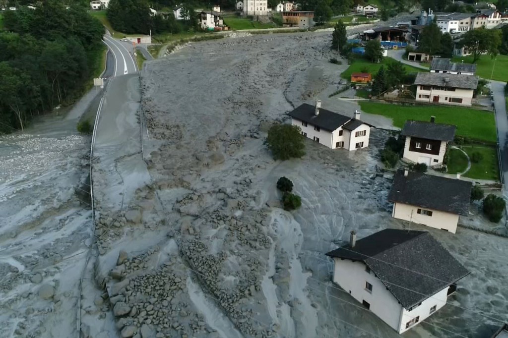 Imagens do dia - Deslizamento de terra na Suíça