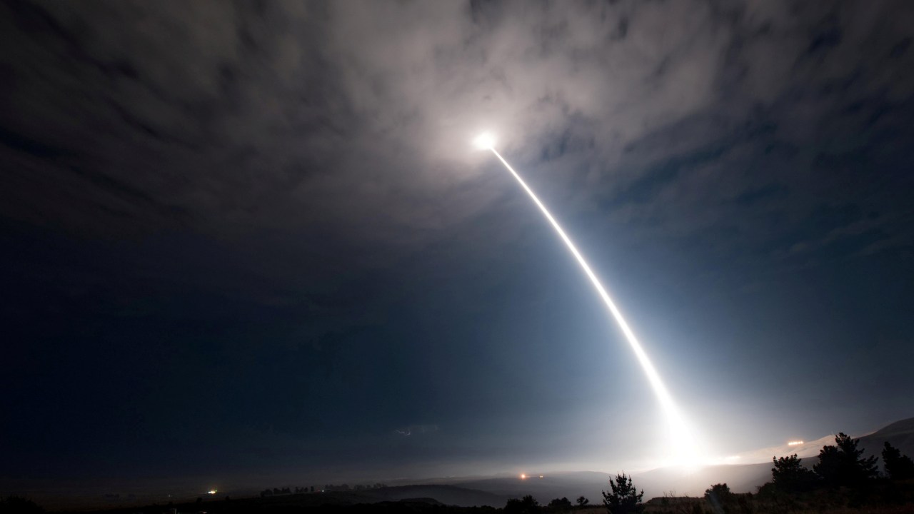 Imagens do dia - EUA lança missil balistico