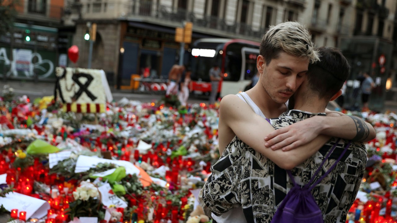 Imagens do dia - Homenagem às vítimas em Barcelona