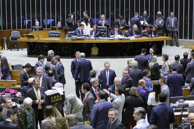 Deputados discutem no plenário da Câmara a denúncia de acusação contra o presidente Michel Temer - 02/08/2017 Deputados discutem no plenário da Câmara a denúncia de acusação contra o presidente Michel Temer - 02/08/2017
