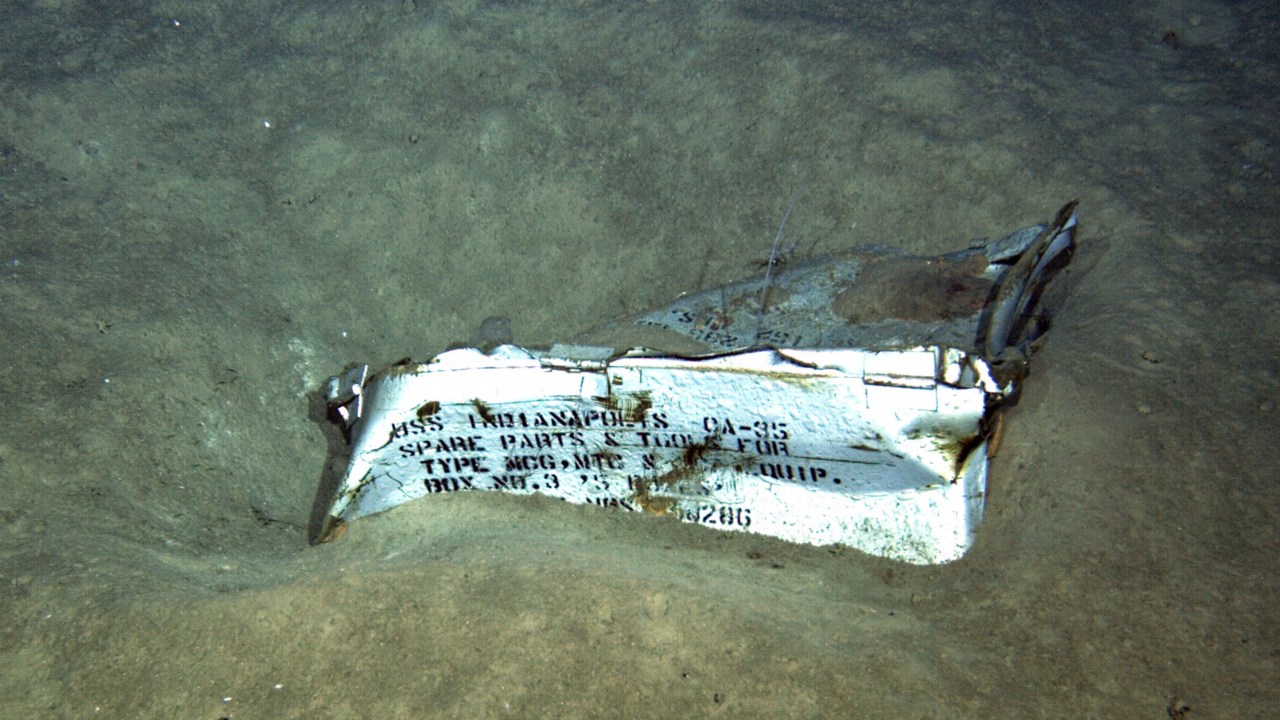 A 5,5km de profundidade, no Oceano Pacífico, foram encontrados destroços de um navio da época da Segunda Guerra Mundial, que transportou partes da bomba atômica de Hiroshima