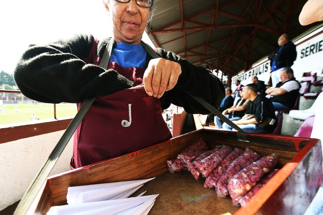 O clássico amendoim doce vendido nas arquibancadas da Rua Javari