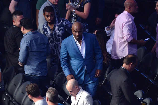 Mike Tyson acompanha o confronto entre Floyd Mayweather e Conor McGregor, na Mobile Arena, em Las Vegas - 26/08/2017