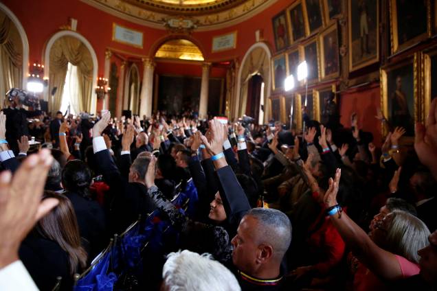 Membros da Assembleia Nacional Constituinte durante a primeira sessão no Palácio Legislativo Federal em Caracas - 04/08/2017 Membros da Assembleia Nacional Constituinte durante a primeira sessão no Palácio Legislativo Federal em Caracas - 04/08/2017