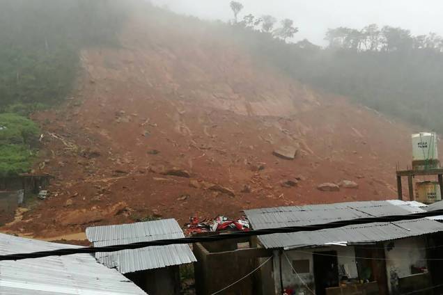 As inundações e deslizamentos de terra já deixaram centenas de mortos em Serra Leoa - 14/08/2017