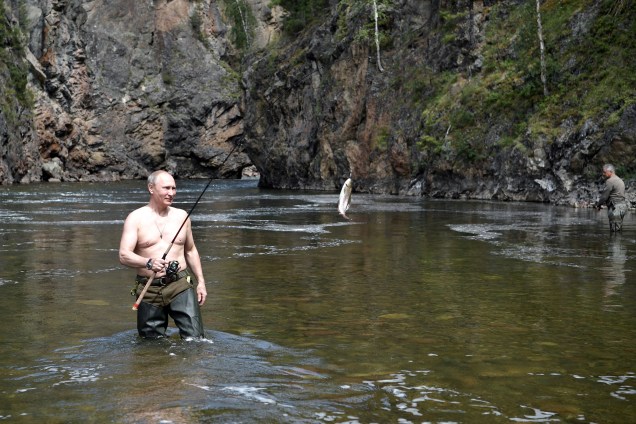 O presidente russo, Vladimir Putin, durante viagem de caça e pesca na República de Tyva