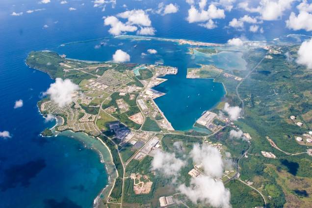 Vista aérea da base naval americana, na Ilha de Guam