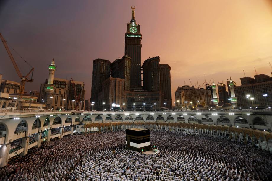 Muçulmanos fazem orações na Grande Mesquita antes da peregrinação anual do Hajj em Meca, Arábia Saudita - 29/08/2017