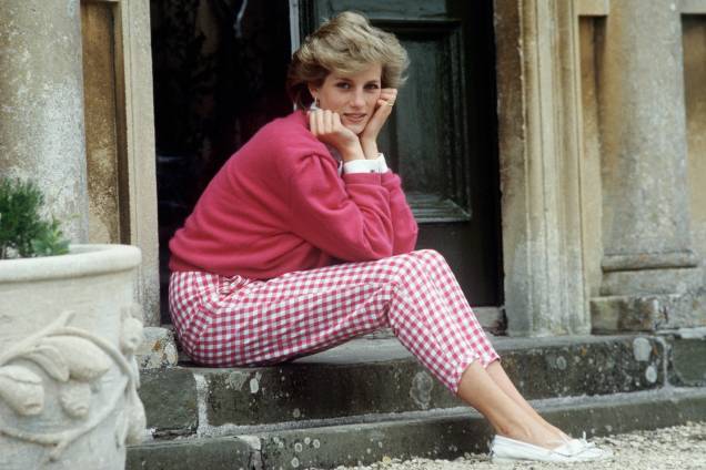 A princesa Diana posa para foto em sua casa em Highgrove, Gloucestershire no ano de 1986