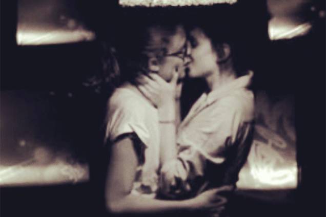 Carol Duarte e a namorada Aline Klein Carol Duarte e a namorada Aline Klein