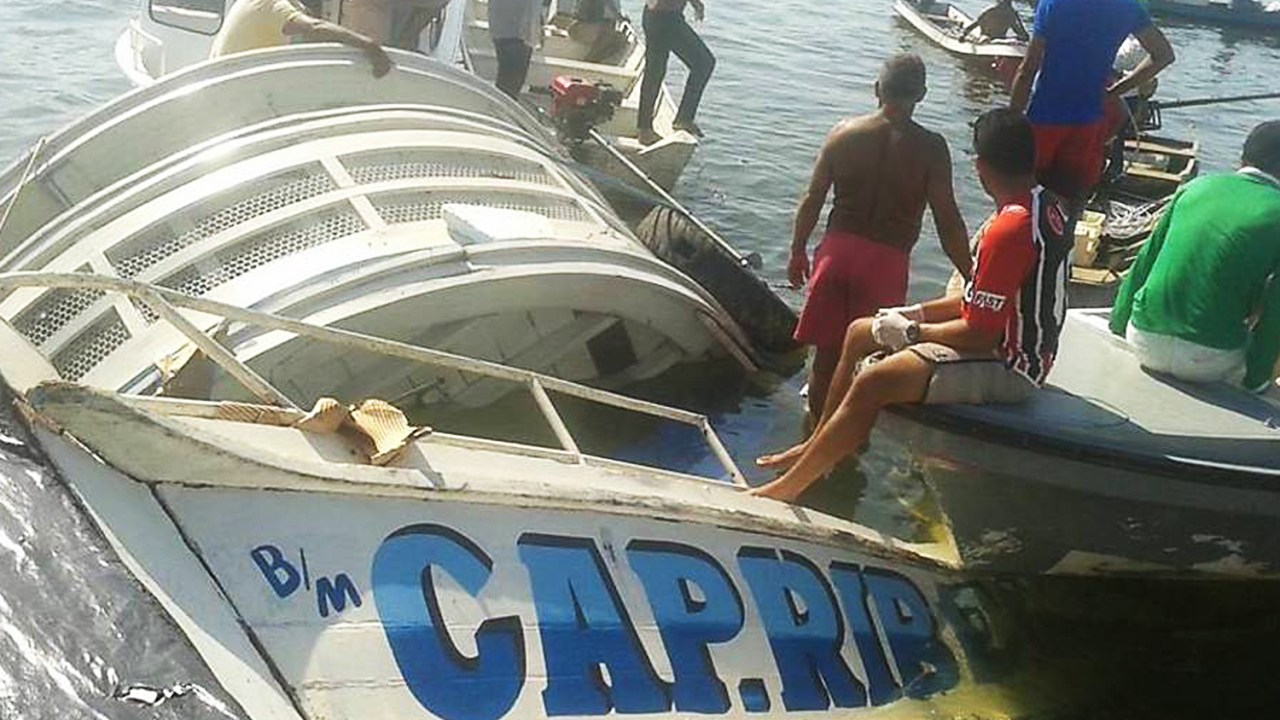 Navio com 70 pessoas naufraga e deixa 7 mortos no Pará