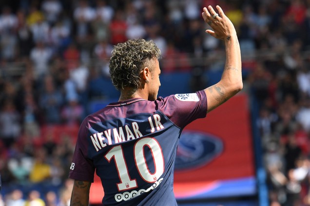 Atacante Neymar é apresentado no PSG, no estádio Parque dos Príncipes, em Paris, na França - 05/08/2017