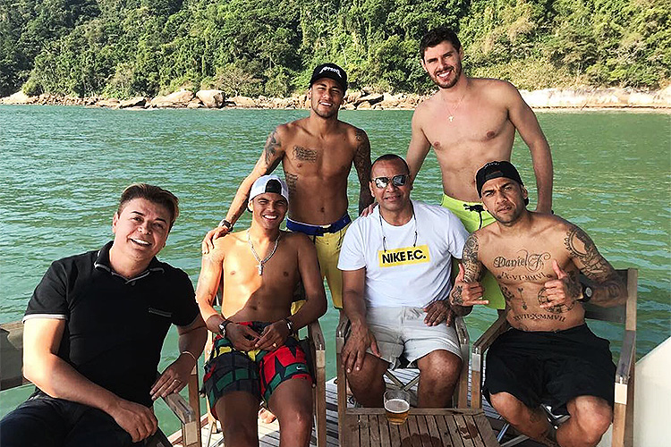 Com o pai e amigos no Guarujá