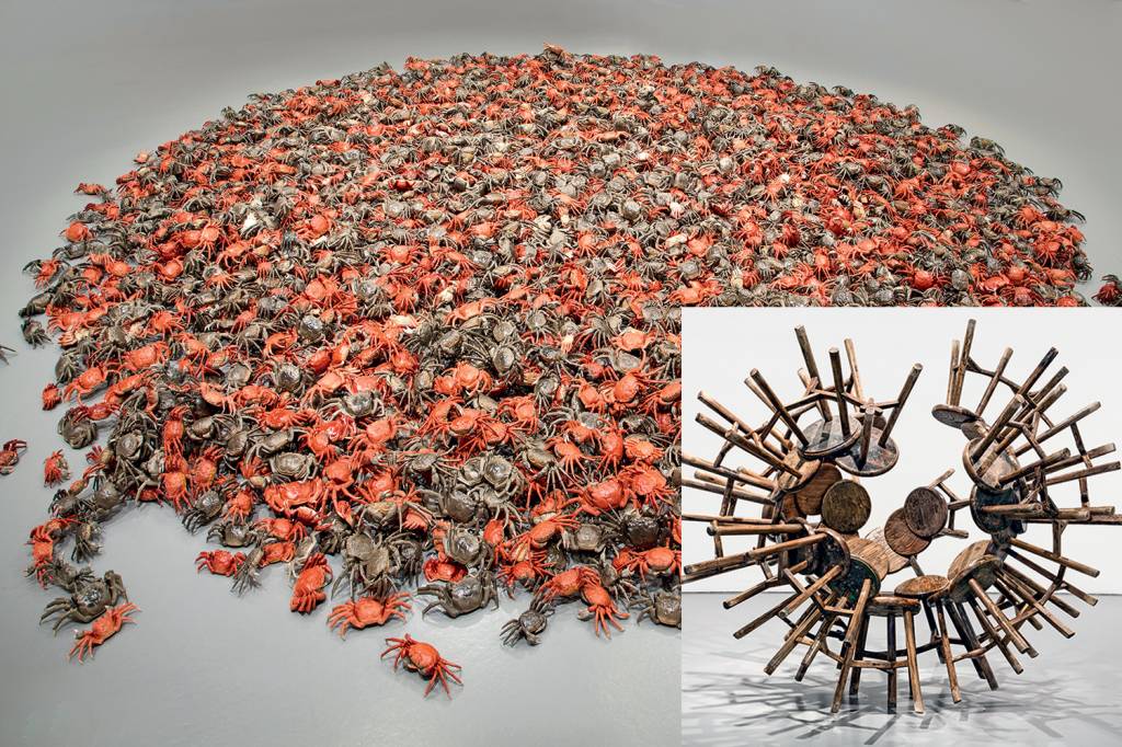 A FORÇA SUBLIME -  A obra com réplicas de caranguejo e a escultura de cadeiras que parecem dançar balé: beleza na indignação