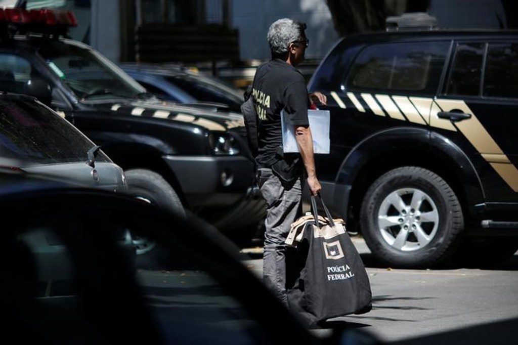 Agente da PF durante operação no Rio de Janeiro