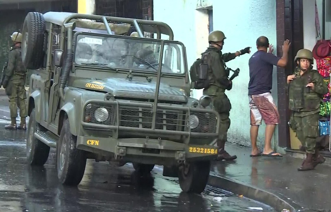 Polícia e forças armadas fazem megaoperação contra roubo de cargas no Complexo do Lins, no Rio de Janeiro