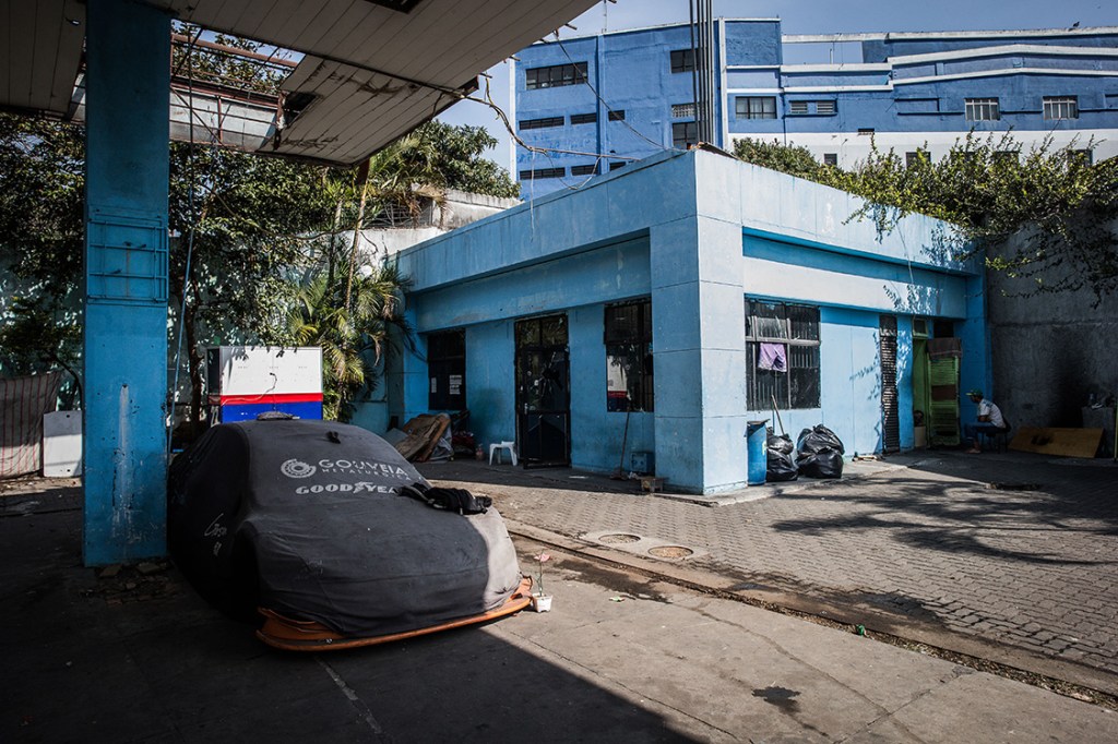 SÃO PAULO,SP, 12.08.2017  CRIME-SP  Três moradores de rua foram encontrados mortos em um posto de combustível abandonado, na avenida Teotonio Vilela,410, em Interlagos, na zona sul de São Paulo. (Foto: Bruno Santos/Folhapress)