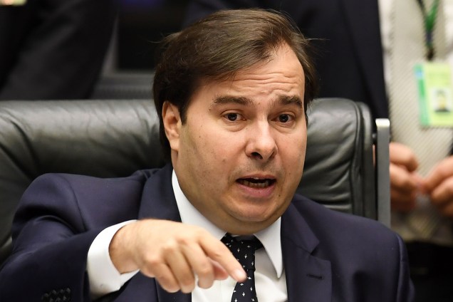 O presidente da Câmara, Rodrigo Maia (DEM-RJ), comanda sessão destinada a votar a admissibilidade da investigação contra o presidente Michel Temer - 02/03/2017