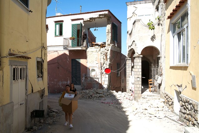 Um terremoto de magnitude 3.6 na escala Richter foi registrado na ilha de Ischia, em Nápoles, sul da Itália - 22/08/2017