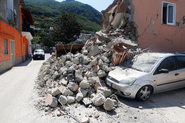 Um terremoto de magnitude 3.6 na escala Richter foi registrado na ilha de Ischia, em Nápoles, sul da Itália - 22/08/2017