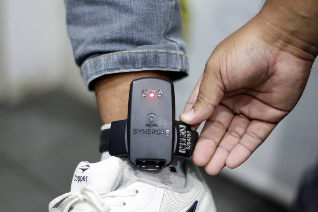 Deputado quer tornozeleira eletrônica para agressor de mulher