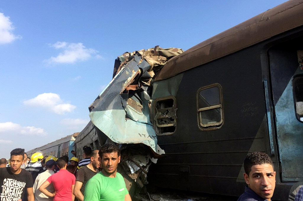 Colisão entre dois trens na cidade de Alexandria, no Egito