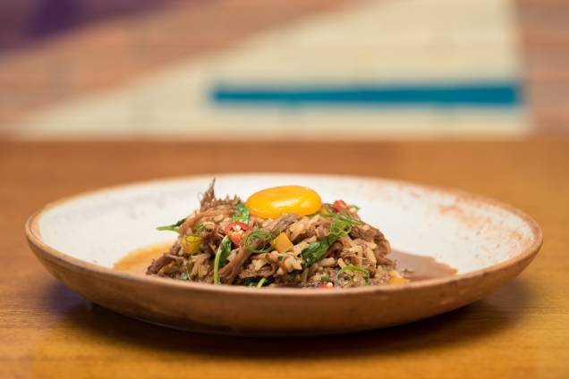 <span>Arroz caldoso de costela angus com agrião, pimenta biquinho e gema curada: prato que compõe o menu do festival gastronômico</span> <span>Arroz caldoso de costela angus com agrião, pimenta biquinho e gema curada: prato que compõe o menu do festival gastronômico</span>