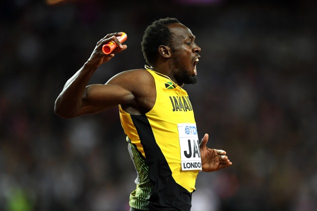 O jamaicano Usain Bolt se lesiona durante revezamento 4x100m, em Londres