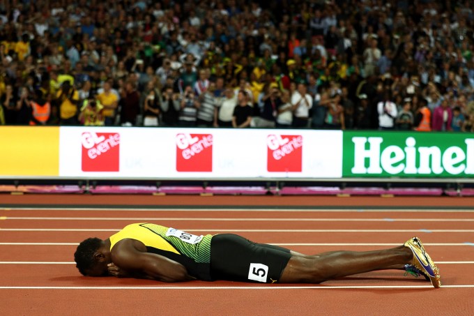 Usain Bolt Rebate Cr ticas E Exibe Exames Para Comprovar Les o VEJA
