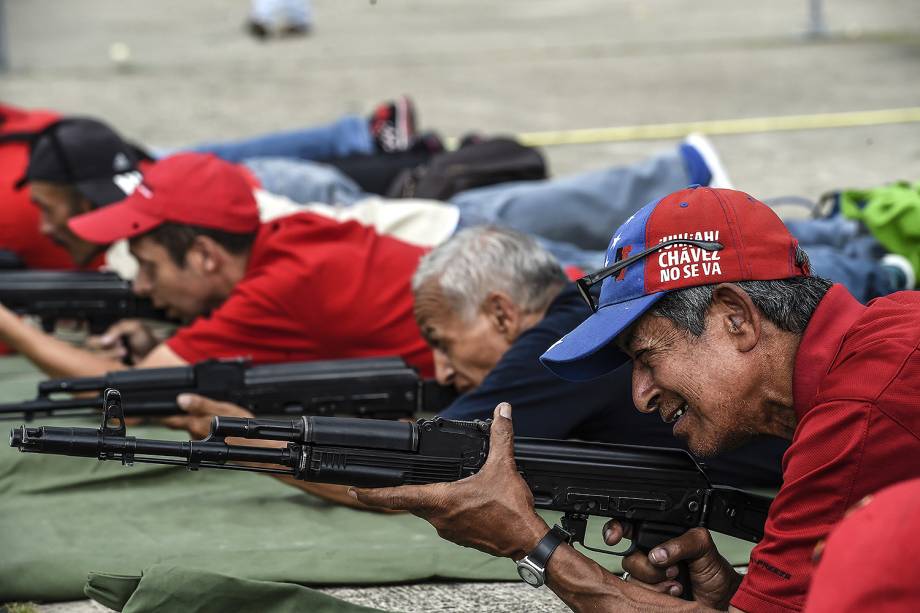 Venezuelanos participaram de simulações prévias aos exercícios cívico-militares - 27/08/2017