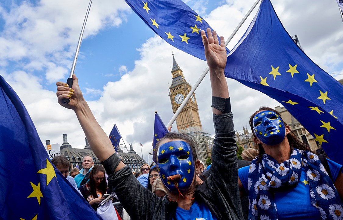 Manifestantes protestam contra a retirada da Inglaterra do bloco da União Europeia, em Londres