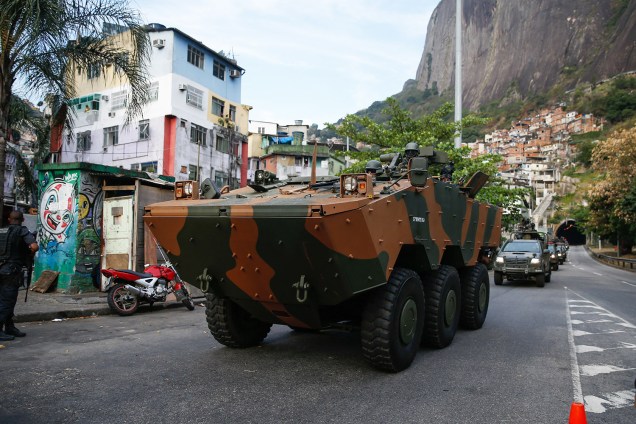 Militares fazem operação na favela da Rocinha após guerra entre facções rivais de pelo controle do tráfico local, no Rio - 22/09/2017