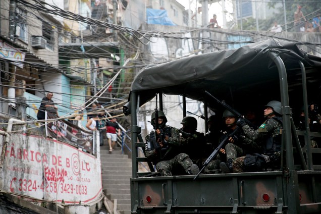 Operações das Forças Armadas durante o segundo dia de ocupação na Rocinha, no Rio - 22/09/2017