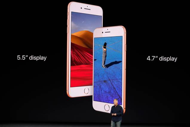 Vice-Presidente da Apple, Phil Schiller, apresenta o iPhone 8, durante lançamento dos novos produtos da marca no teatro Steve Jobs, na Califórnia