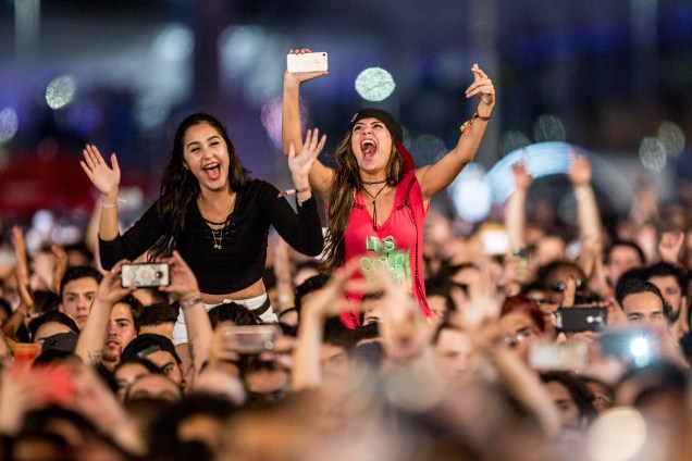 Fãs da banda 30 Seconds to Mars curtem show no palco do Rock in Rio