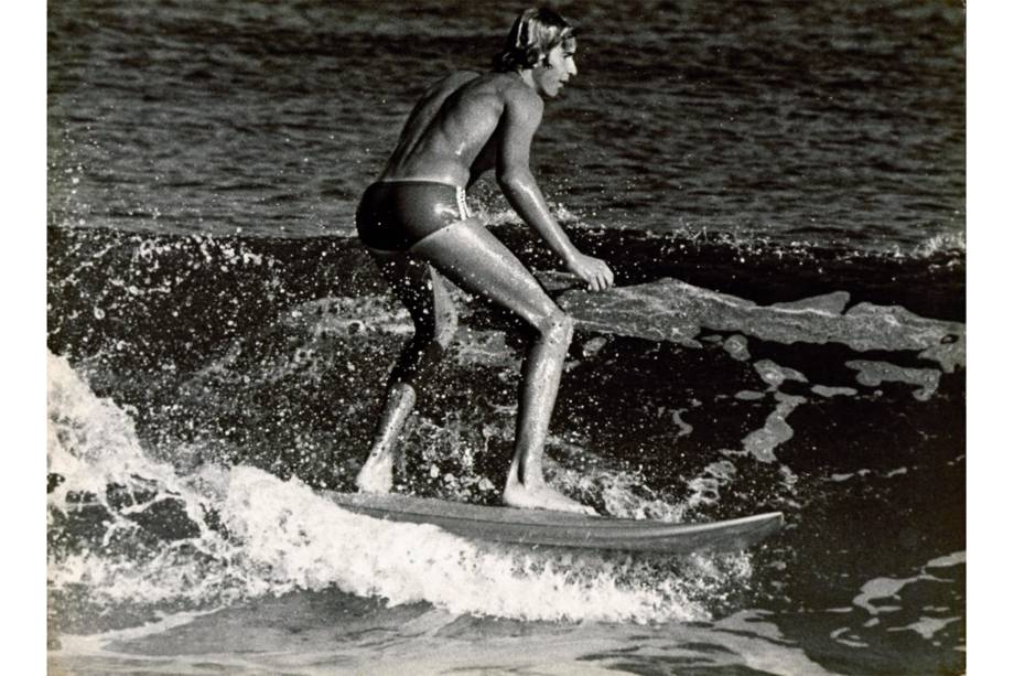 Fotografia de Alair Gomes sobre os surfistas das praias do Rio de Janeiro