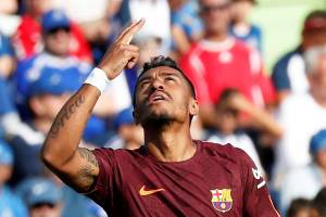 Paulinho marca primeiro gol pelo Barcelona