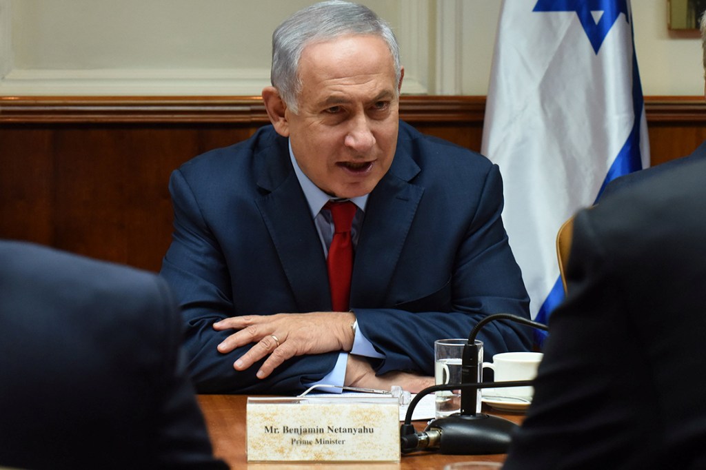 Primeiro Ministro israelense, Benjamin Netanyahu, durante reunião com o Ministro da Fazenda francês, Bruno Le Maire, em Jerusalém