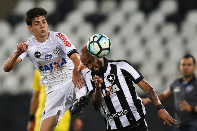 Partida entre Botafogo RJ e Santos SP, válida pela Série A do Campeonato Brasileiro 2017, no Estádio Nilton Santos no Rio de Janeiro (RJ) - 16/09/2017