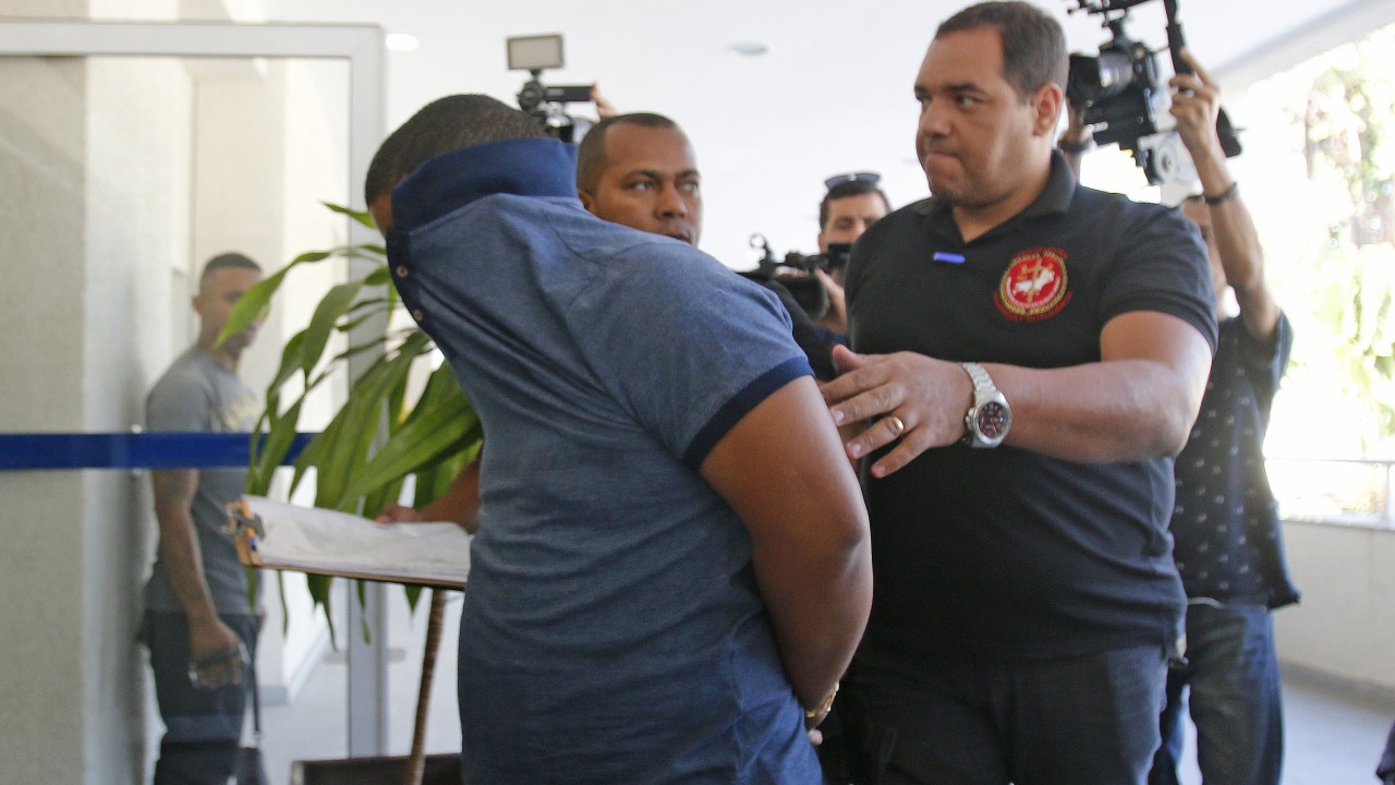 Polícia e Ministério do Rio realizam operação para prender bombeiros