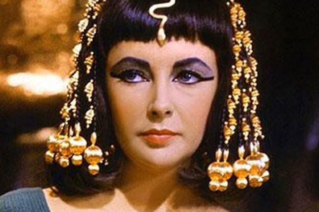 foto da atriz elizabeth taylor como cleópatra