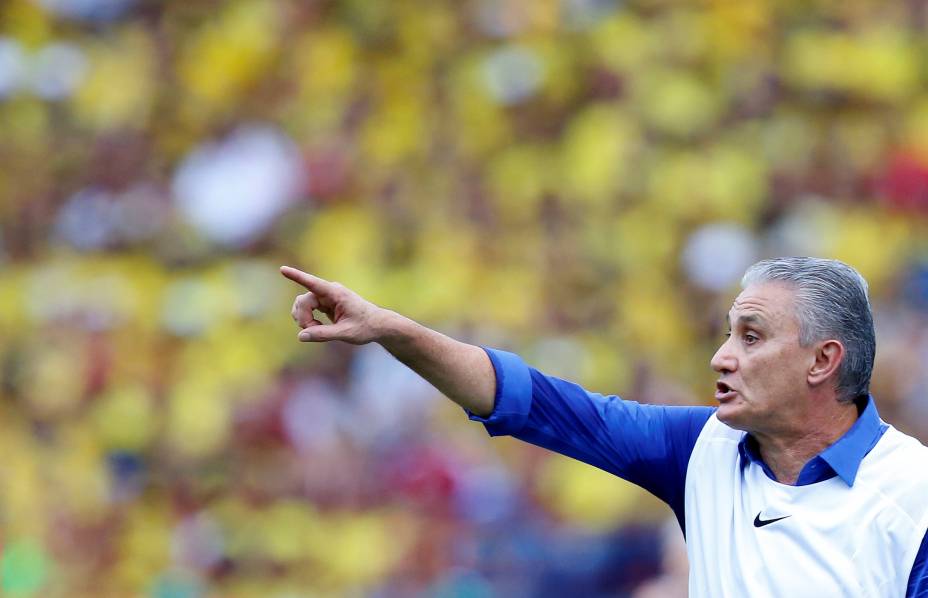 O técnico Tite, durante partida contra a Colômbia, pelas Eliminatórias da Copa da Rússia, em Barranquilla