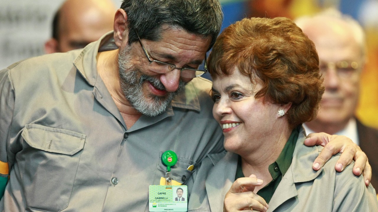 O presidente da Petrobras, José Sergio Gabrielli e Dilma Rousseff