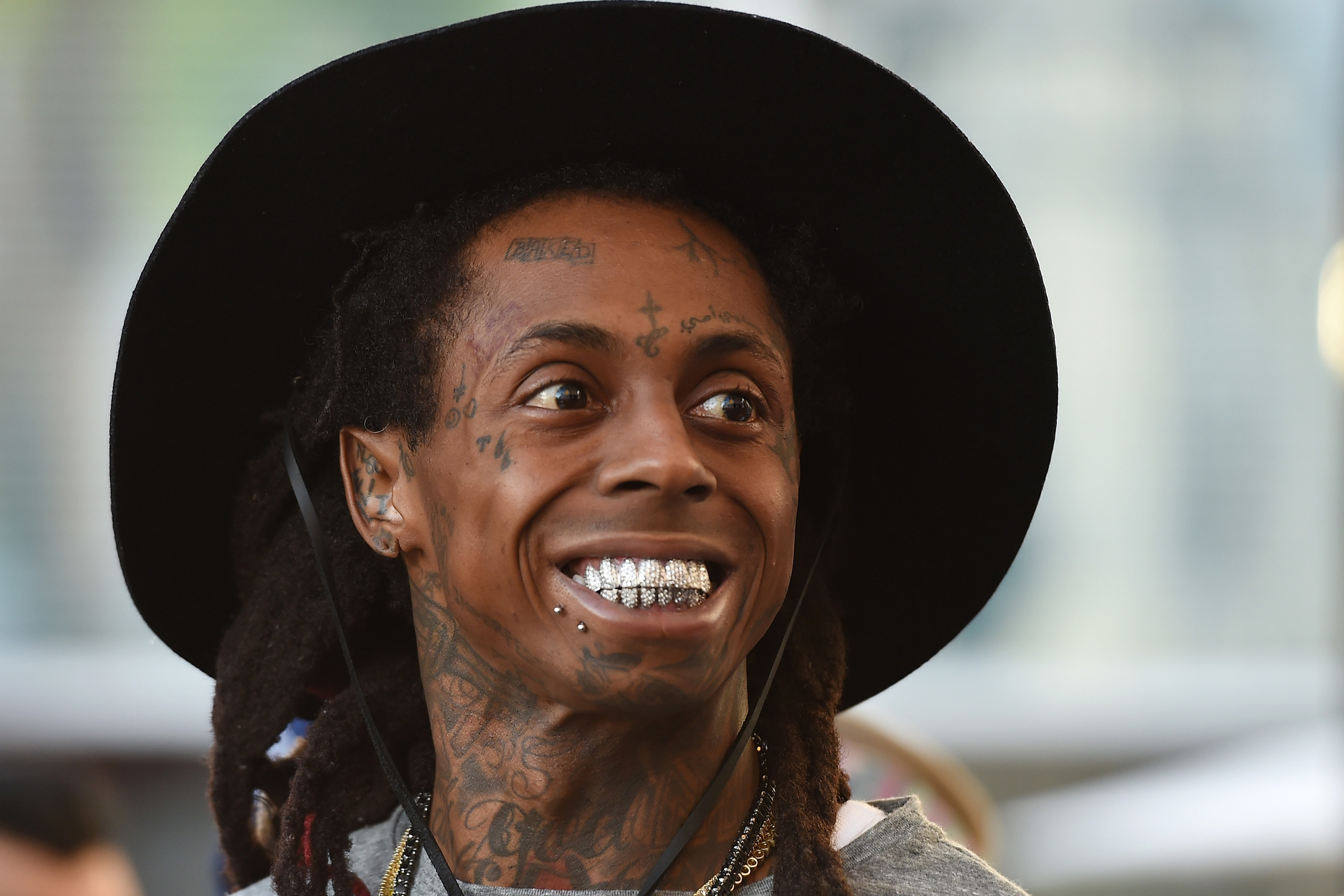 Rapper Lil Wayne hospitalizado após série de convulsões VEJA