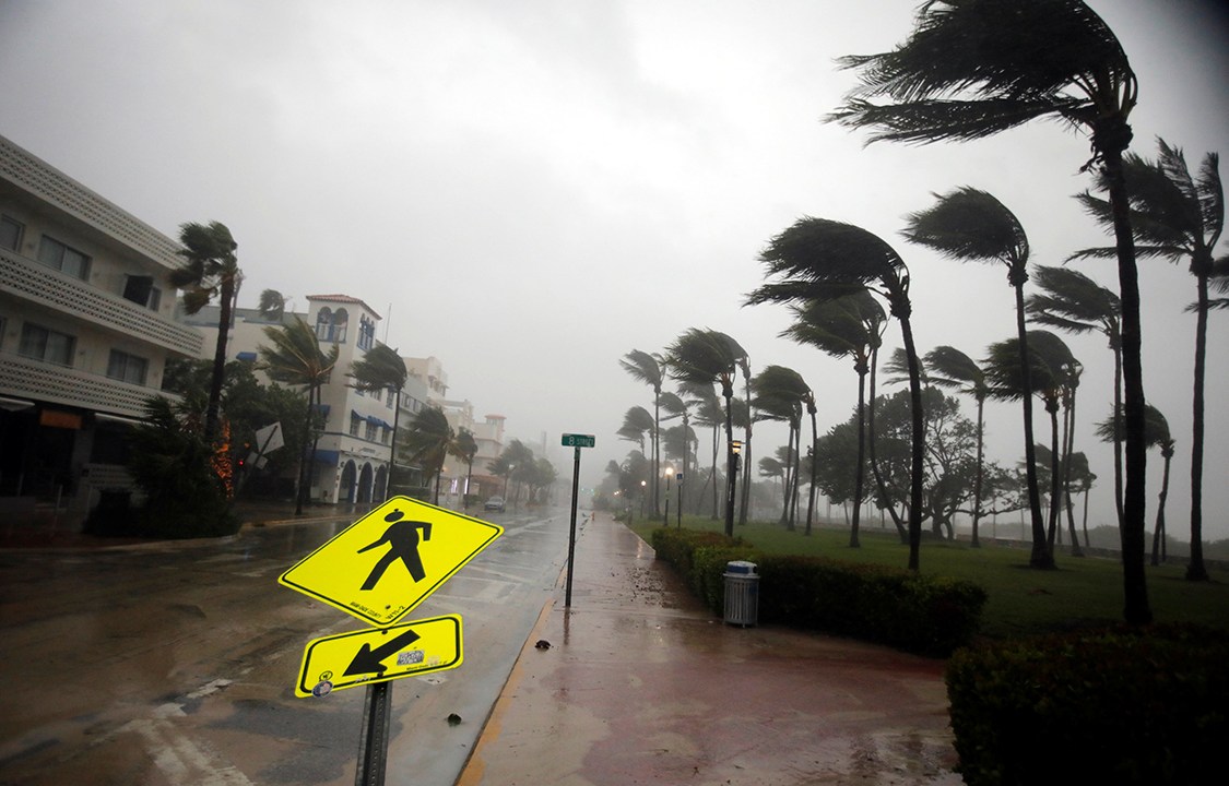 Vento e chuva fortes anunciam a chegada do furacão Irma na costa dos Estados Unidos