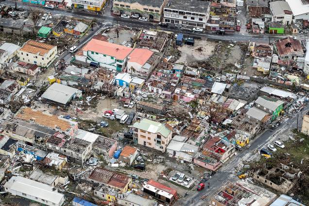 Vista aérea mostra casas destruídas após passagem do furacão Irma pela Ilha de Saint Martin, no Caribe - 07/06/2017