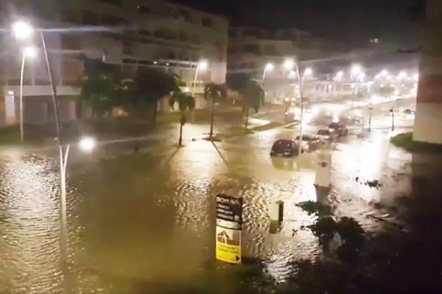 Furacão Maria atinge a cidade de Pointe-a-Pitre na ilha francesa do Caribe de Guadalupe. A tempestade chegou à categoria 5, considerada potencialmente catastrófica, e atingiu outras ilhas caribenhas como Dominica, em Porto Rico - 19/09/2017