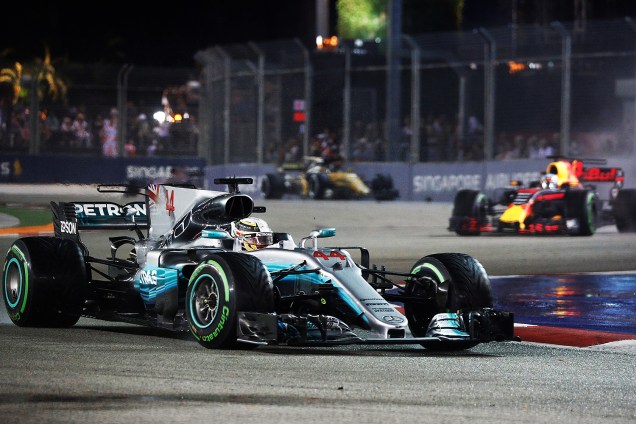 O piloto da Mercedes, Lewis Hamilton durante o GP de Cingapura, o 14º da temporada 2017 de F1 - 17/09/2017
